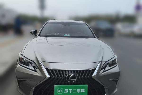 Lexus ES 2022, 45500 км, за 37080 USD