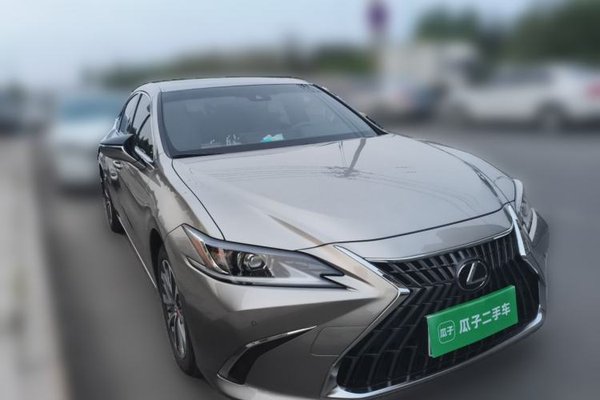 Lexus ES 2022, 45500 км, за 37080 USD