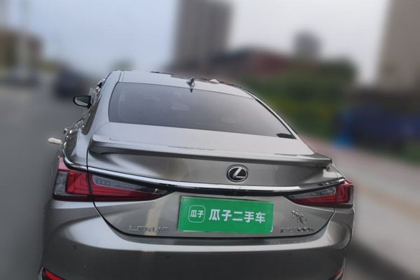 Lexus ES 2022, 45500 км, за 37080 USD