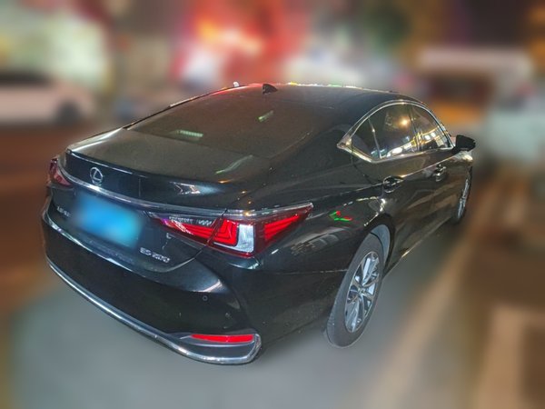 Lexus ES 2023, 17700 км, за 29782 USD