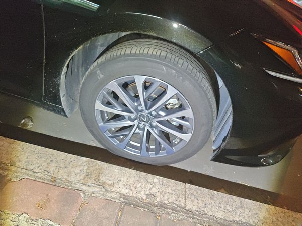 Lexus ES 2023, 17700 км, за 29782 USD