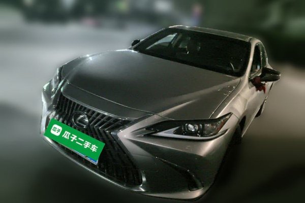 Lexus ES · 2023 год