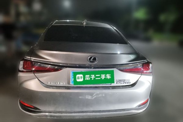 Lexus ES 2023, 22700 км, за 27284 USD