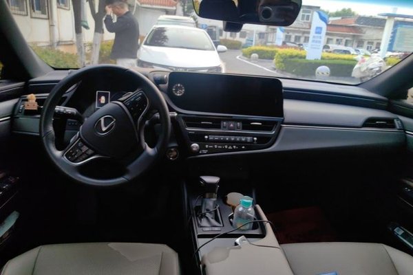 Lexus ES 2024, 27599 км, за 25808 USD - фото 16