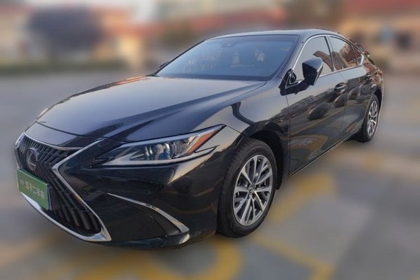 Lexus ES · 2024 год