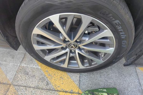 Lexus ES 2024, 27599 км, за 25808 USD - фото 14