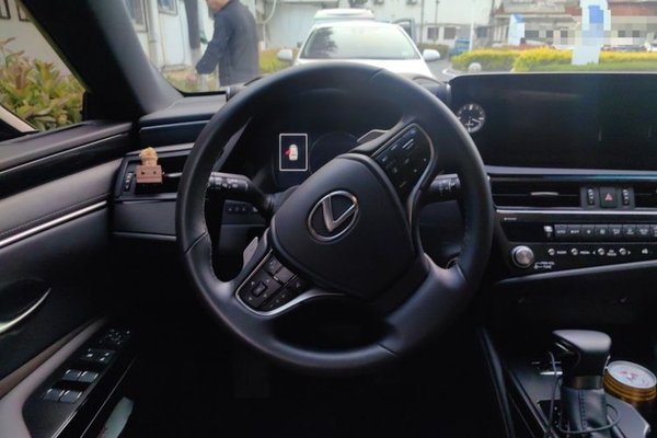 Lexus ES 2024, 27599 км, за 25808 USD - фото 17