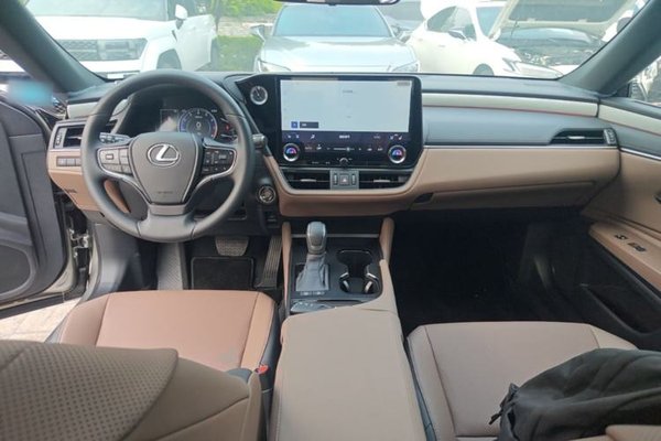 Lexus ES 2025, 3500 км, за 34409 USD - фото 13
