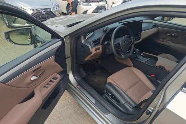 Lexus ES 2025, 3500 км, за 34409 USD - фото 19