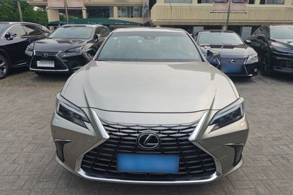 Lexus ES 2025, 3500 км, за 34409 USD