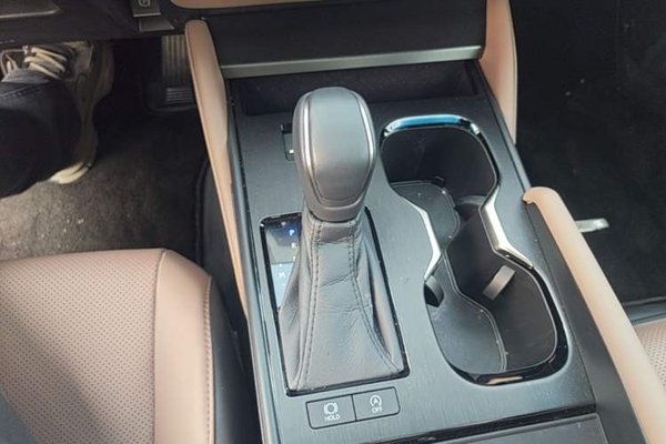 Lexus ES 2025, 3500 км, за 34409 USD - фото 17