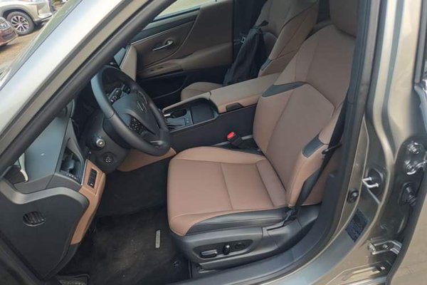 Lexus ES 2025, 3500 км, за 34409 USD - фото 18