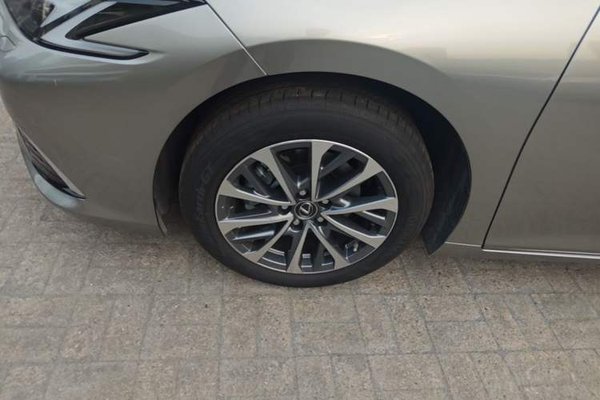 Lexus ES 2025, 3500 км, за 34409 USD - фото 8