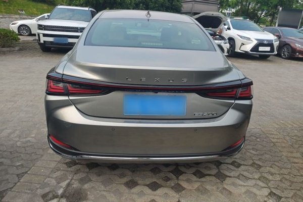Lexus ES 2025, 3500 км, за 34409 USD