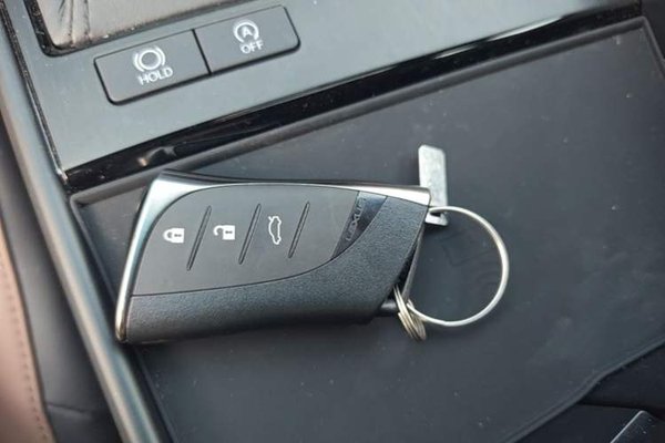 Lexus ES 2025, 3500 км, за 34409 USD - фото 12