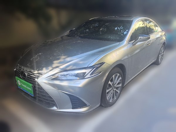 Lexus ES · 2025 год