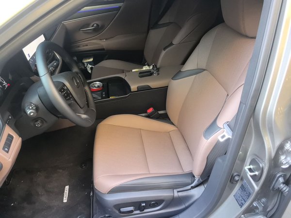 Lexus ES 2025, 9200 км, за 32584 USD - фото 16