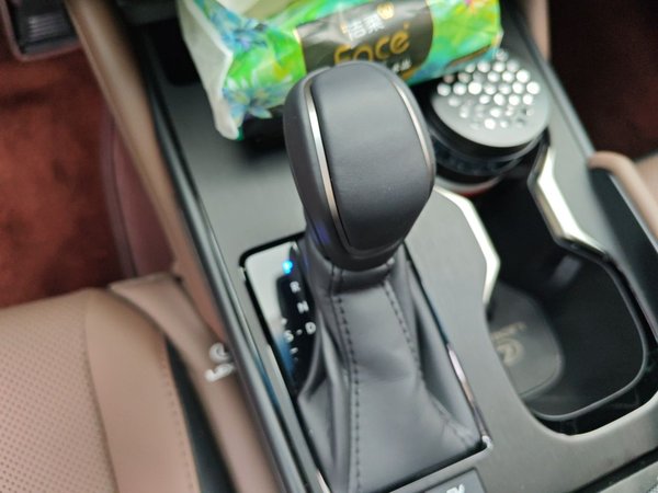Lexus ES 2025, 1900 км, за 48704 USD - фото 12