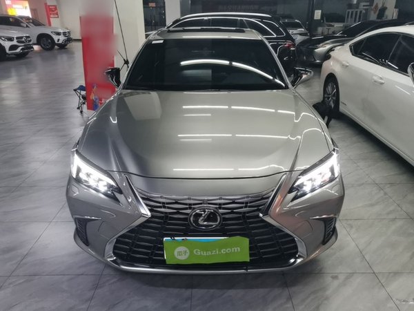 Lexus ES 2025, 13600 км, за 45721 USD