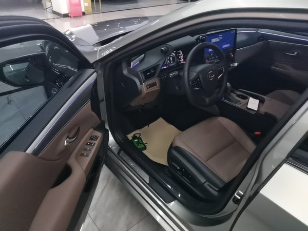 Lexus ES 2025, 13600 км, за 45721 USD - фото 19