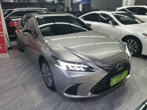 Lexus ES 2025, 13600 км, за 45721 USD