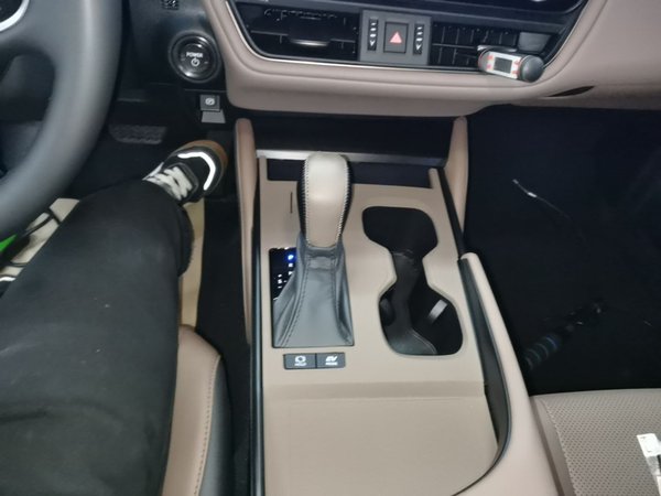 Lexus ES 2025, 13600 км, за 45721 USD - фото 17