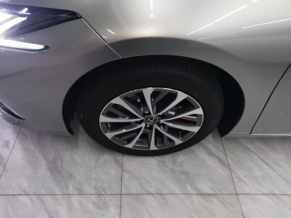 Lexus ES 2025, 13600 км, за 45721 USD - фото 8