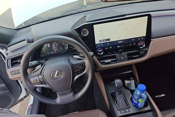 Lexus ES 2025, 4500 км, за 46322 USD - фото 13