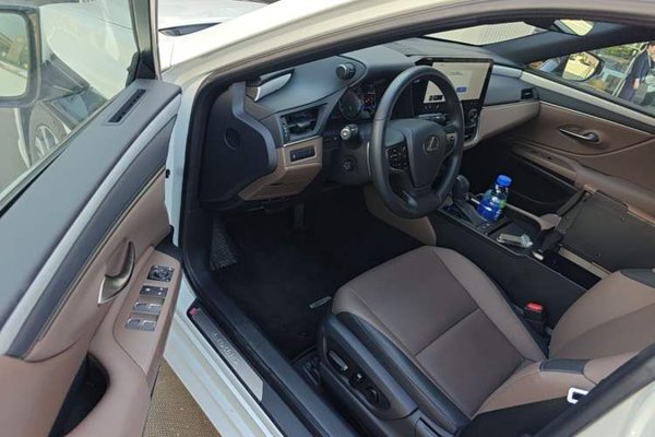 Lexus ES 2025, 4500 км, за 46322 USD - фото 19