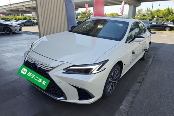 Lexus ES · 2025 год