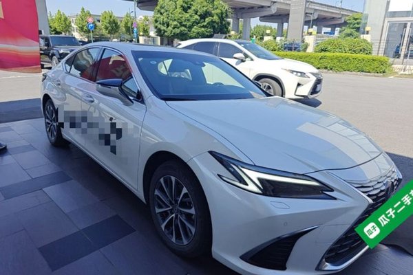 Lexus ES 2025, 4500 км, за 46322 USD