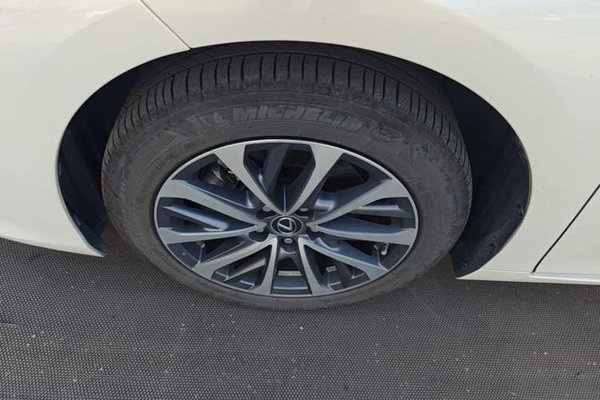 Lexus ES 2025, 4500 км, за 46322 USD - фото 9