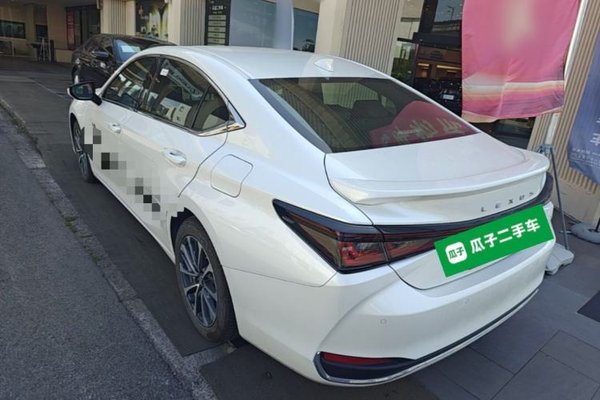 Lexus ES 2025, 4500 км, за 46322 USD