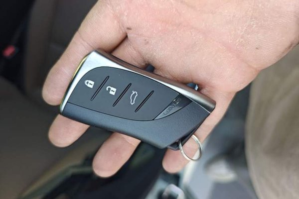Lexus ES 2025, 4500 км, за 46322 USD - фото 12