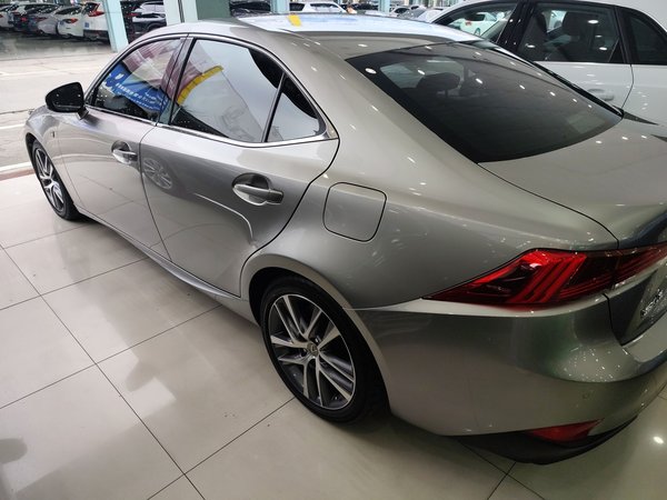 Lexus IS 2017, 131100 км, за 24094 USD