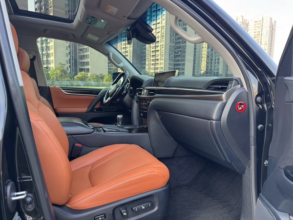 Lexus LX 2016, 122200 км, за 118486 USD - фото 23