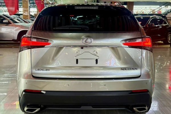 Lexus NX 2015, 123400 км, за 19497 USD