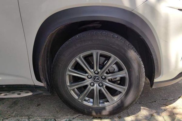 Lexus NX 2018, 116400 км, за 18661 USD