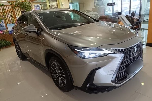 Lexus NX 2024, 1300 км, за 37811 USD