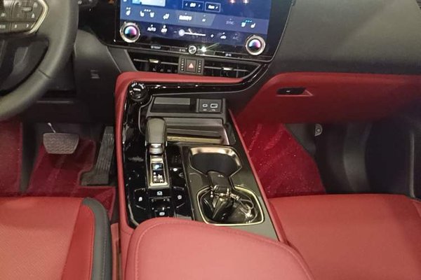 Lexus NX 2024, 1300 км, за 37811 USD - фото 21