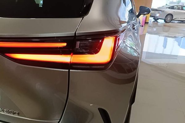 Lexus NX 2024, 1300 км, за 37811 USD - фото 9