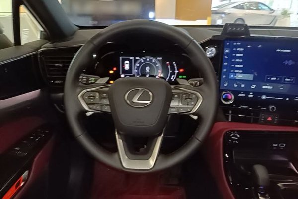 Lexus NX 2024, 1300 км, за 37811 USD - фото 18