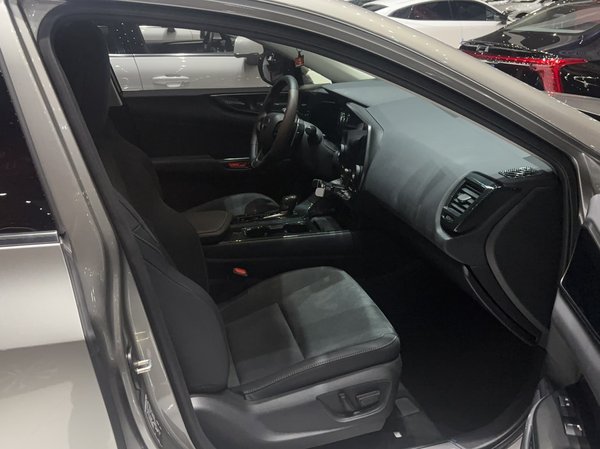Lexus NX 2024, 14000 км, за 32816 USD - фото 12