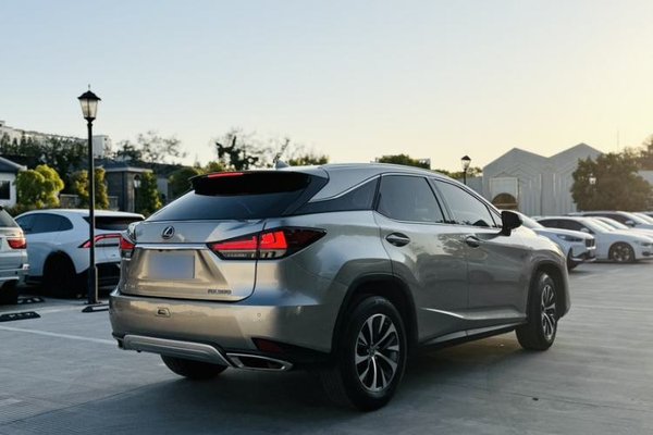 Lexus RX 2020, 160000 км, за 28582 USD
