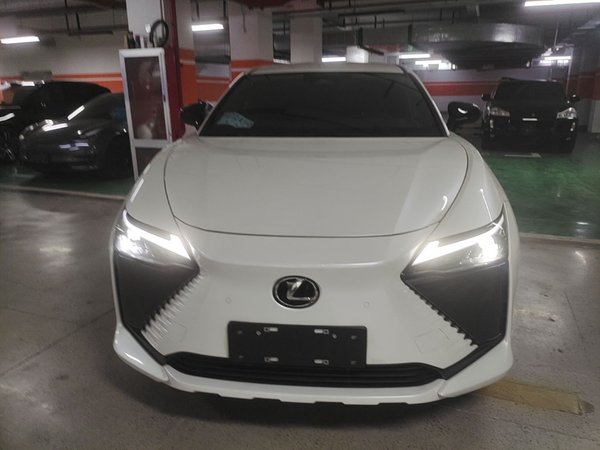 Lexus RZ 2023, 18800 км, за 24980 USD