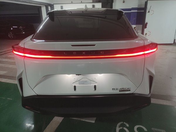 Lexus RZ 2023, 18800 км, за 24980 USD