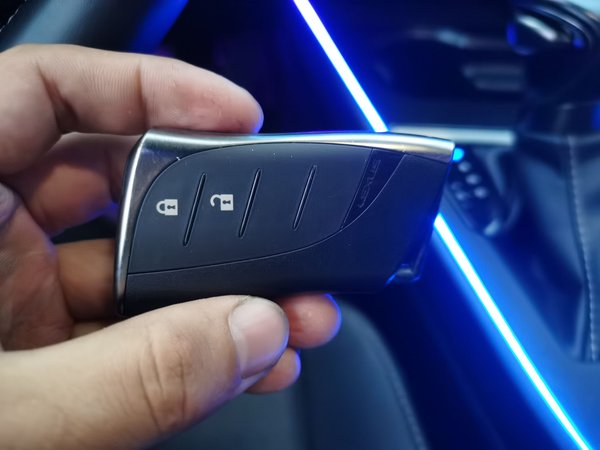 Lexus UX 2020, 96900 км, за 17914 USD - фото 9