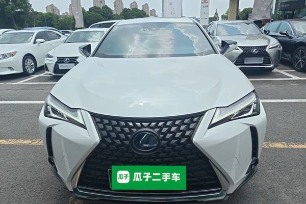 Lexus UX 2020, 42300 км, за 21814 USD