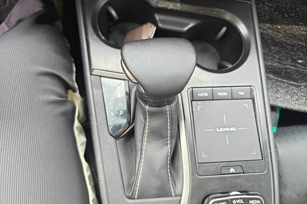Lexus UX 2020, 42300 км, за 21814 USD - фото 16