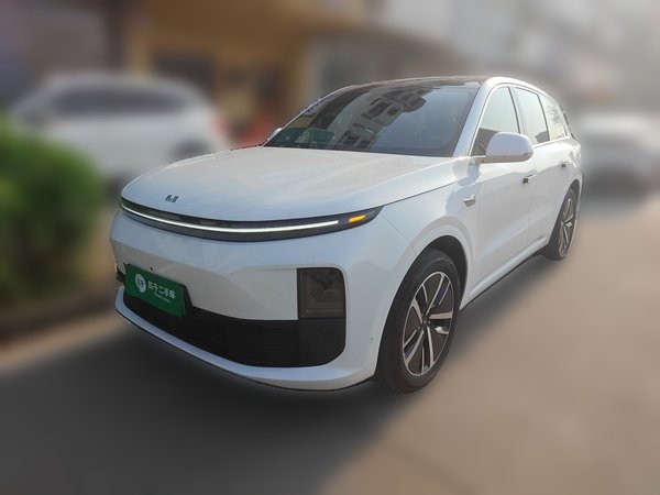 Li Auto L6 · 2024 год